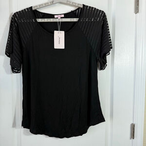Women's Ahlaray Black Short Sleeve Tee L